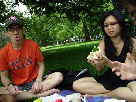 happy-picnicers.jpg